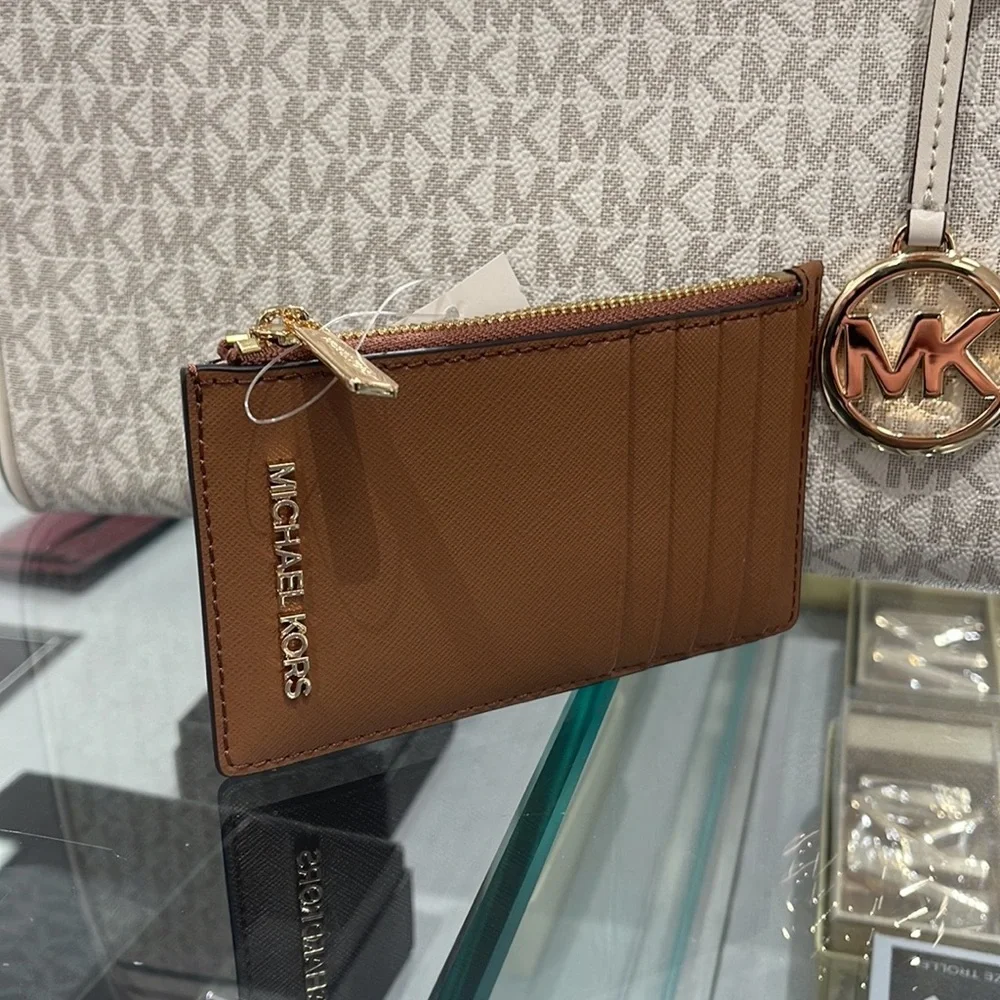 MICHAEL KORS Jet Set Travel Medium Top Zip Leather Card Case Wallet  Luggage NWT